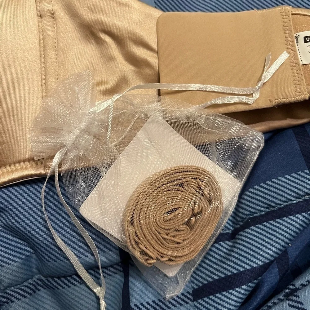 NWT HACI Deep Plunge Deep U Bra Strapless Push Up Demi Bras Seamless Underwire